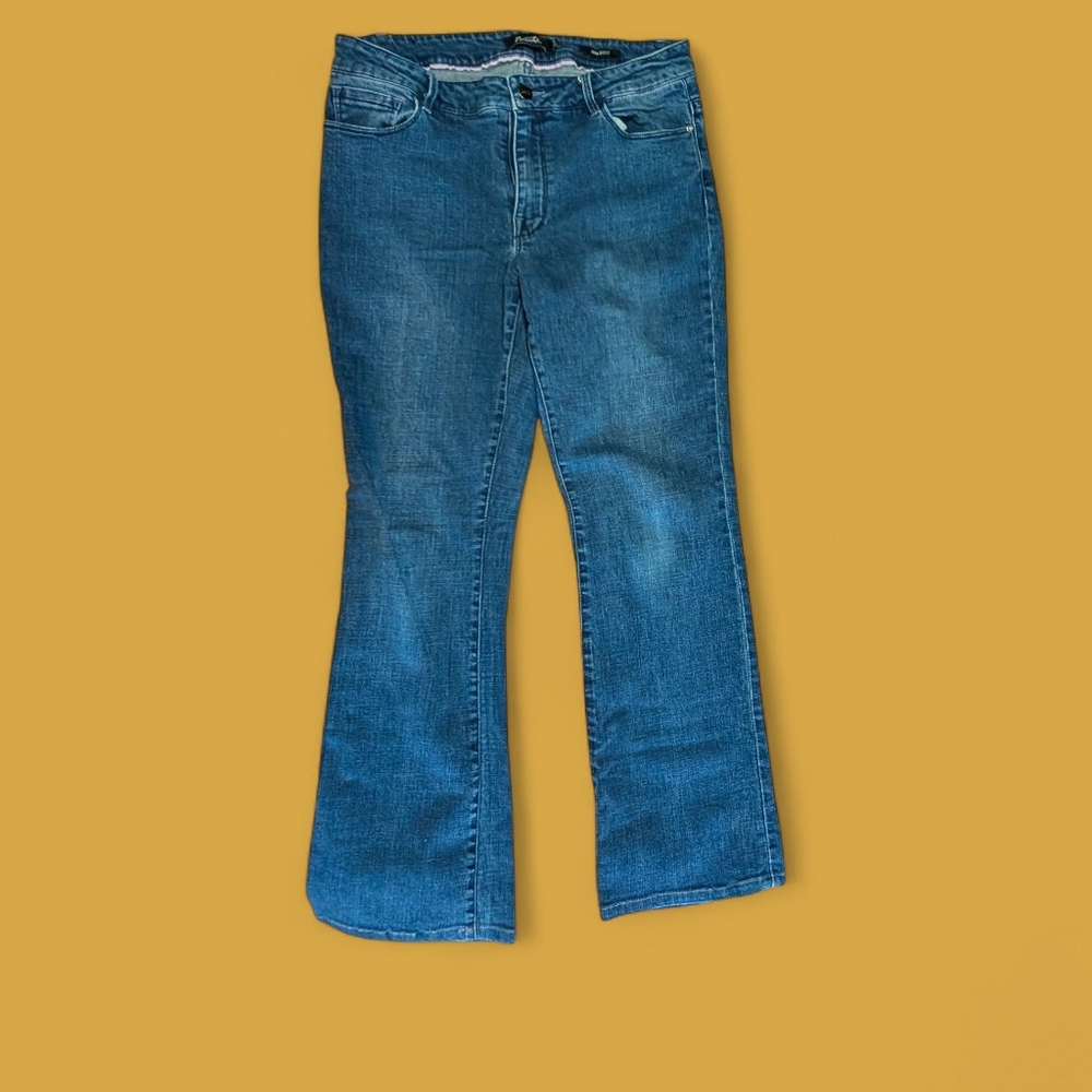 Size 8 Nanette lepore Mini Boot Jeans